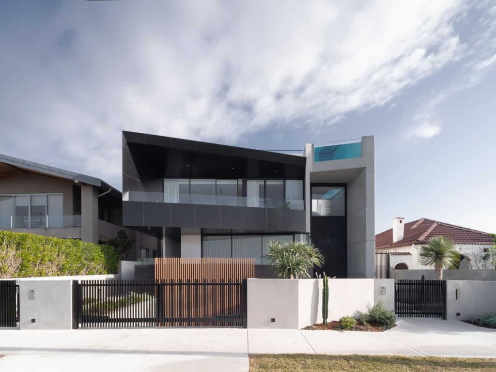 Glass Swimming Pools: Transform Your Luxury Home Aesthetics
